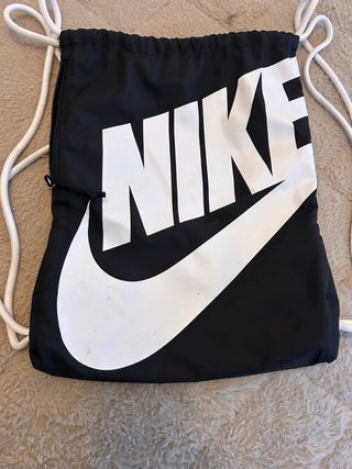 Mochila Nike Negra y Blanca