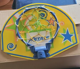 Canasta de baloncesto pequeña con red