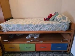Cama infantil con cajones