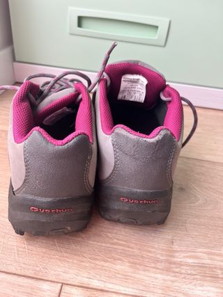 Zapatillas montaña Quechua grises y rosas