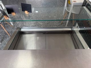 Vitrina expositora pastelería refrigerada