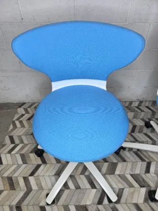 Sillas de diseño Sedus azul y blanco