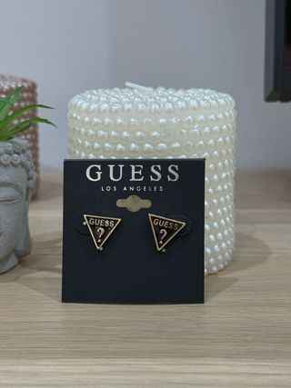 Pendientes Guess Triángulo Negro y Dorado