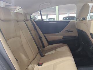 Lexus ES 2.5 300h Luxury