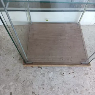 Vitrina cristal 4 estantes madera seminueva