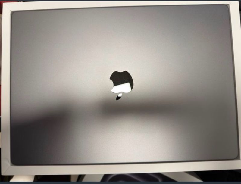 MacBook Pro 16 M1 Pro 32GB RAM 2TB SSD En garantia afbeelding 2