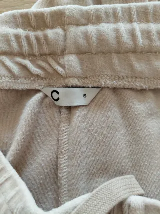 Conjunto deportivo beige