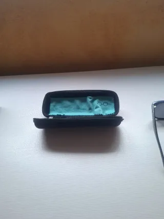 Gafas de sol infantiles + funda + trapo limpiador