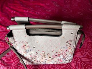 Bolso Parfois floral beige y rosa