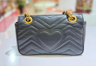 Bolso Gucci Marmont 26 Negro Dorado