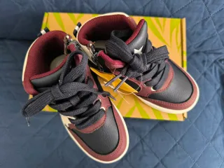 Due paia Scarpe Chicco bambino numero 25