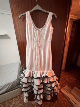 Traje de gitana blanco con ribete en negro