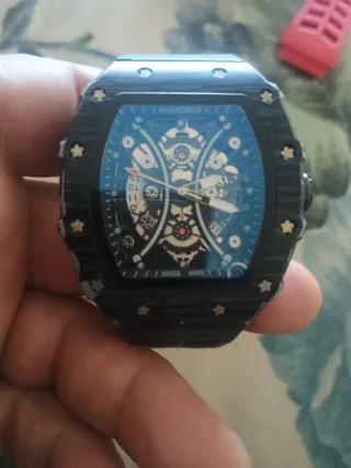 Reloj Negro y Correa Roja