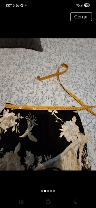 Falda negra con flecos, bordados. Precio no negoci
