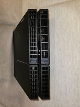 PS4 (PlayStation 4) con 2 controller