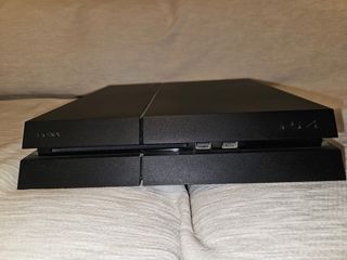 PS4 (PlayStation 4) con 2 controller