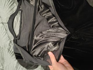 Vestido negro de terciopelo y tul