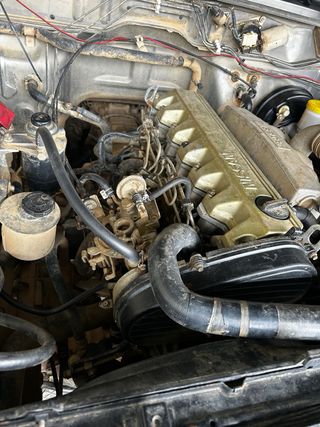 Motor Nissan RD28 y caja de cambios
