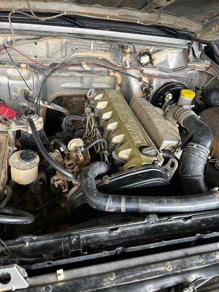 Motor Nissan RD28 y caja de cambios
