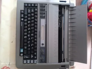 Máquina de escribir Panasonic KX-194B