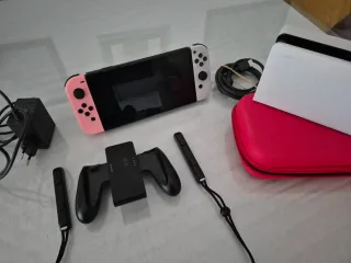 Nintendo Switch OLED Rosa e Bianca