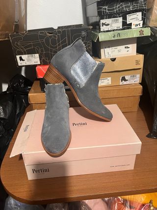 Botines Pertini grises y plateados talla 41