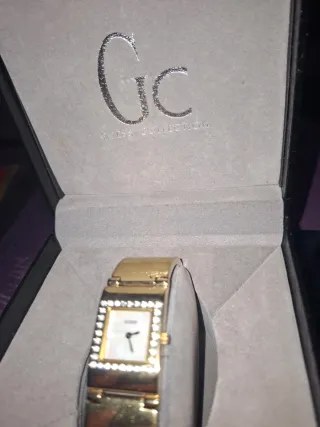 Reloj Guess Mujer Dorado con Cristales