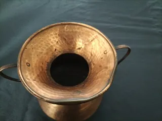 Vaso antico in rame martellato