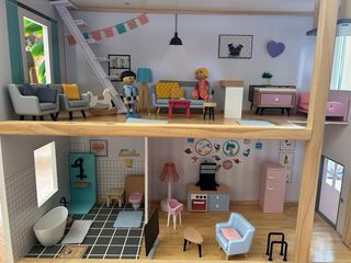 Casa di bambole in legno