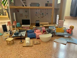 Casa di bambole in legno