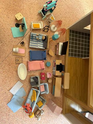 Casa di bambole in legno