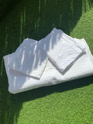 Funda nórdica y 2 fundas de almohada blancas