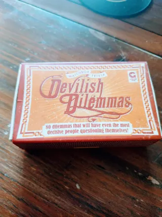 Juego de cartas - Devilish Dilemmas