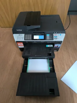 Stampante multifunzione Brother MFC-6890CDW