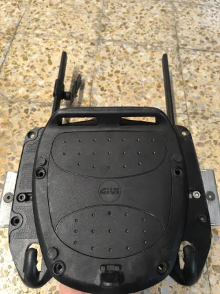 Baúl Givi para 2 cascos 45L