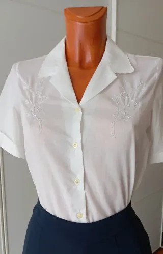 Camisa vintage blanca bordada