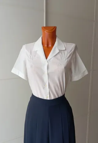Camisa vintage blanca bordada