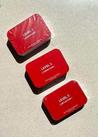 Juego de cartas We’re Not Really Strangers COUPLES