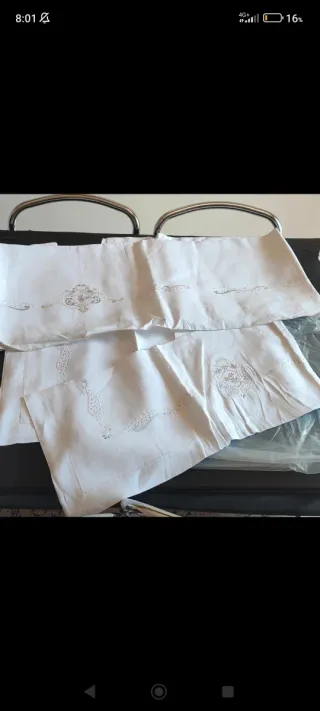 Lenzuolo e federe ricamati a mano