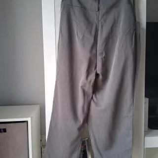 Pantalón tipo falda. Nuevo