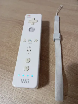 Controller Wii Nintendo in buone condizioni con cinturino