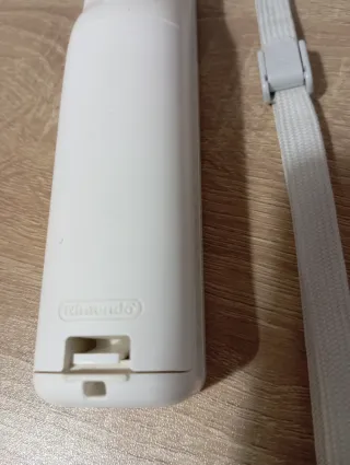 Controller Wii Nintendo in buone condizioni con cinturino