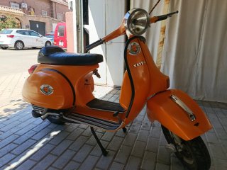 Vespa 150 CL Naranja.