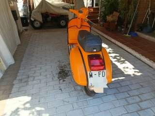 Vespa 150 CL Naranja.