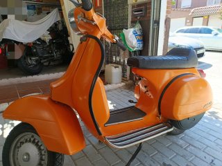 Vespa 150 CL Naranja.