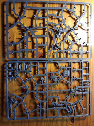 3 Allarus Custodes + bits Warhammer 40k