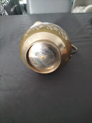 Brocca antica decorata floreale