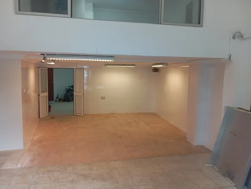 Alquiler local gran plaza 140m2 en 2 plantas display picture 1