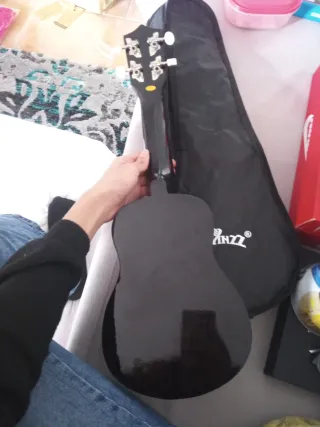 Ukelele negro sin usar