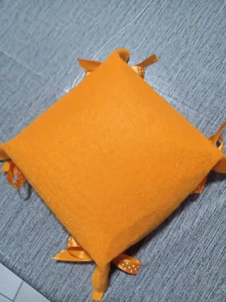 Cestini in panno decorati con nastri